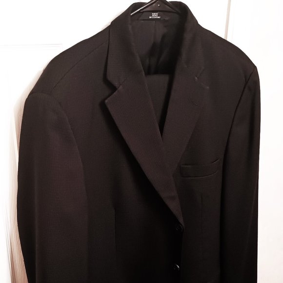 Classic Black Men's Suit - Picture 2 of 15